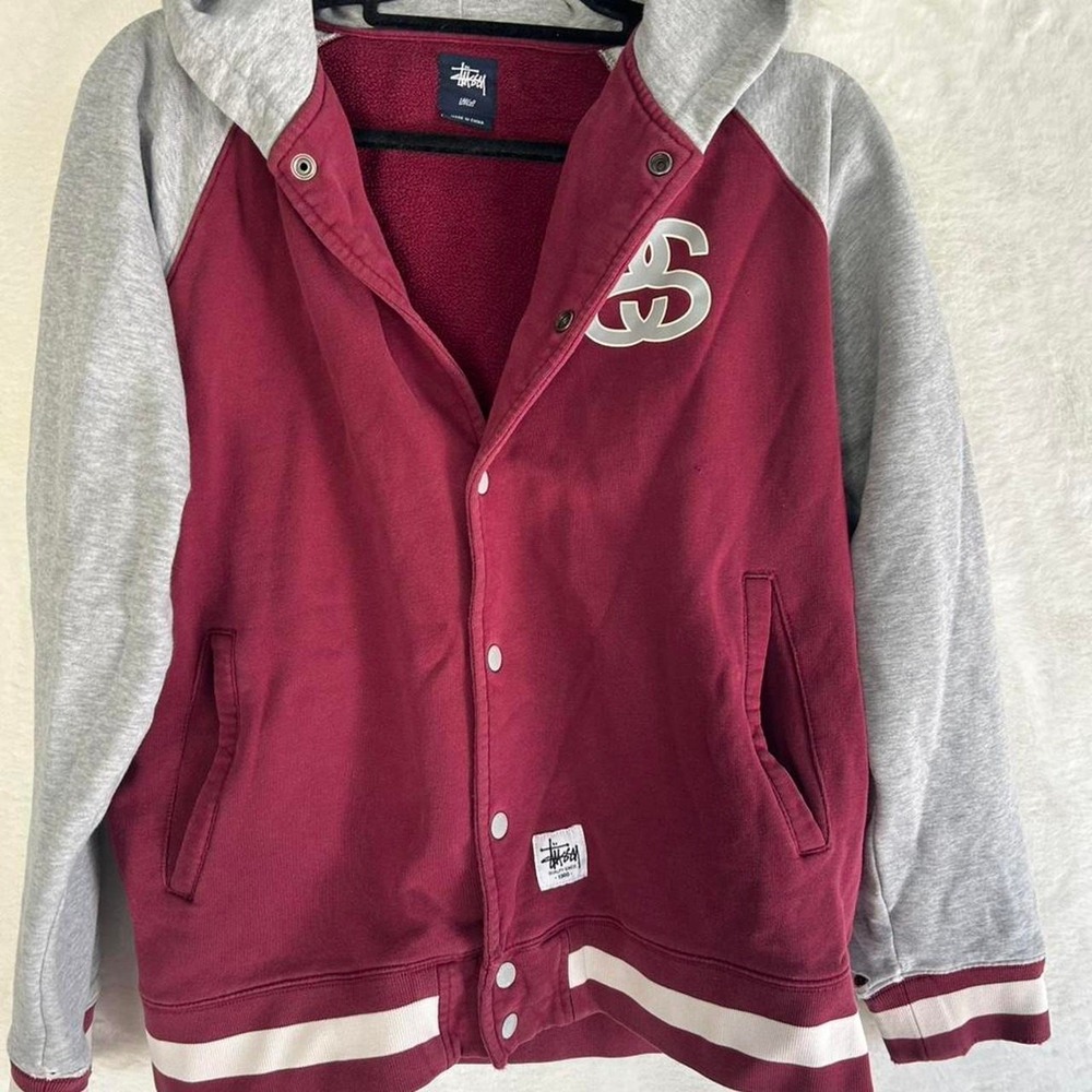 Stussy Hooded Varsity Jacket Mens Large Burgundy Grey Snap‎ Front Fleece Hoodie
